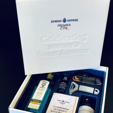 Bombay Sapphire influencer box created by PW Shop. Insert to the box with products inside.