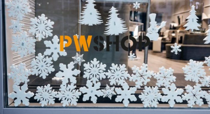 A window element display that can be offered by PW Shop. Christmas themed with white Snowflakes, Trees and Snowmen.